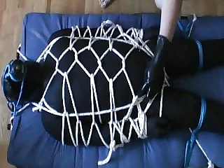 Black and Black - Rubberslave gets an enjoying